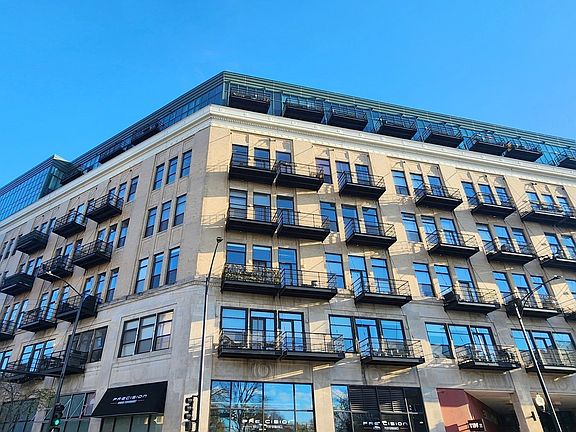 2nd image of 1645 W Ogden Ave Unit 417