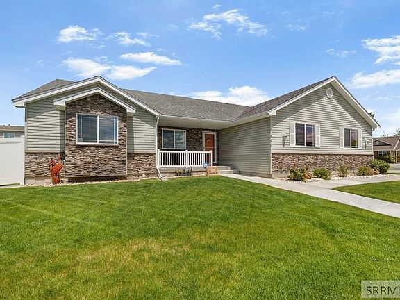 2nd image of 660 Regency Ln