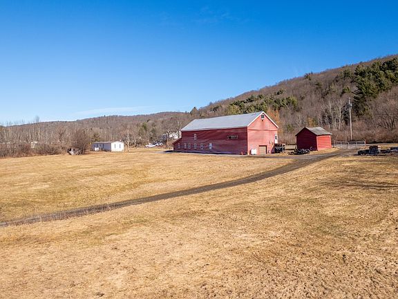 4th image of 821 State Line Rd