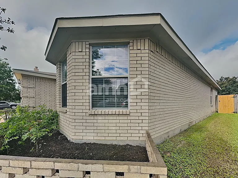 2736 Briscoe Dr — Photo 2