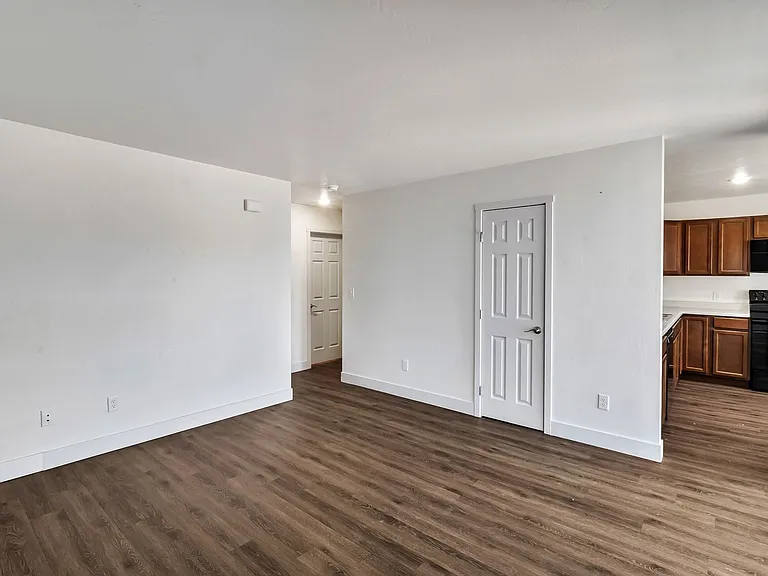 109 Anna Ct — Photo 3