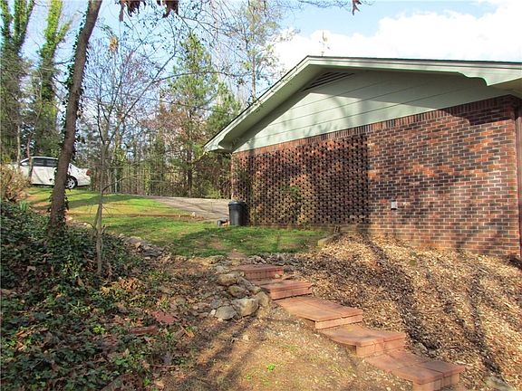 3rd image of 5435 Dogwood Ln