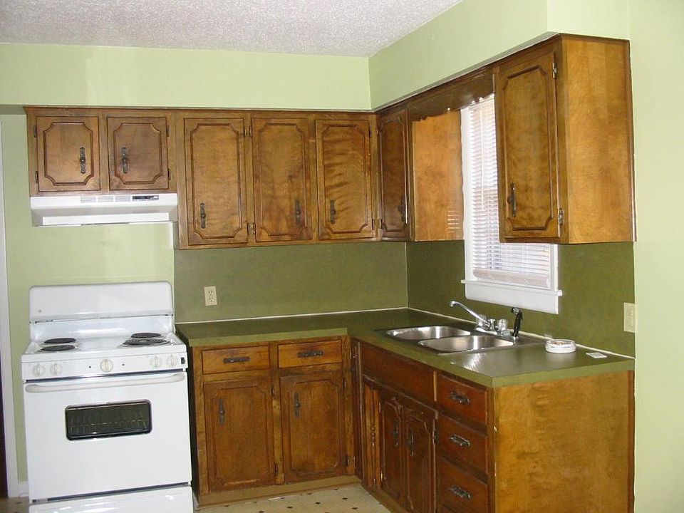 2nd image of 635 S Wildan Ave