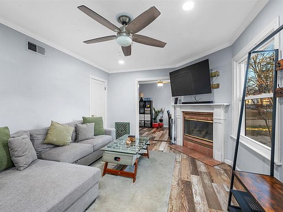 4th image of 1005 Sanders Dr