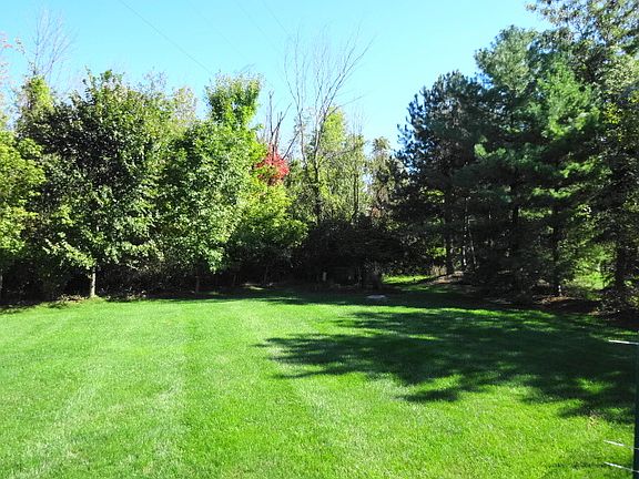 3rd image of 5816 Victoria Ct