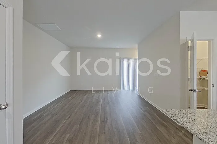 2137 Banyon Cir — Photo 8