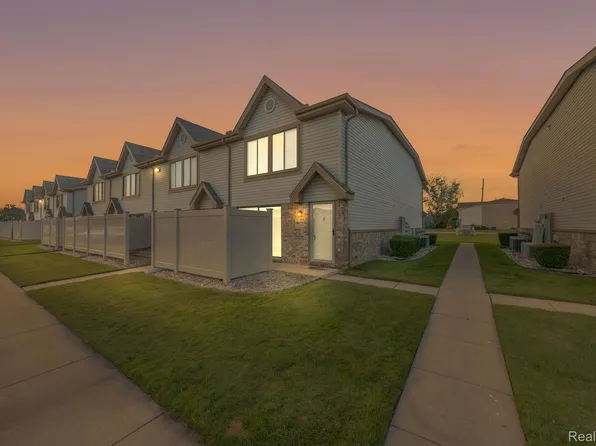 50504 Bay Run N, New Baltimore, MI 48047