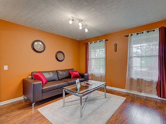4th image of 6417 Pembroke Dr