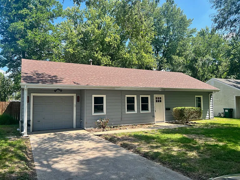 1202 S Willow Ln — Photo 1