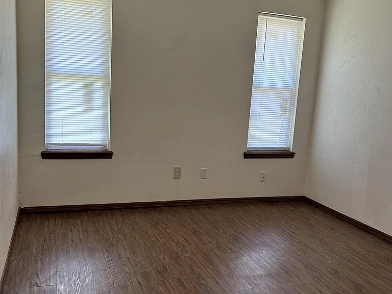 214 Falcon Ct — Photo 17