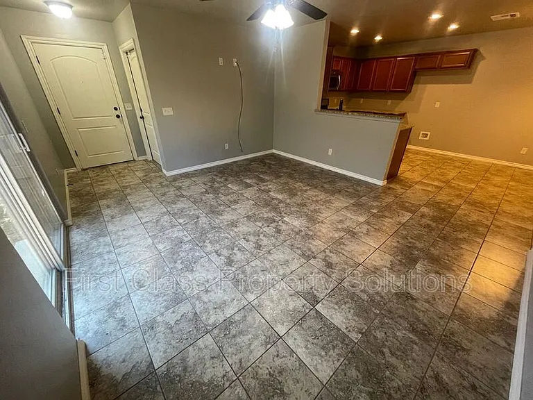 129 Ashley Dr — Photo 9