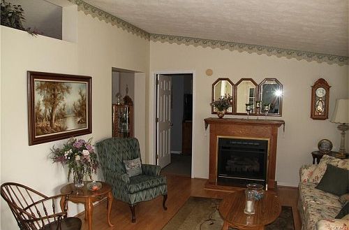 3rd image of 35 E Greenwing Dr
