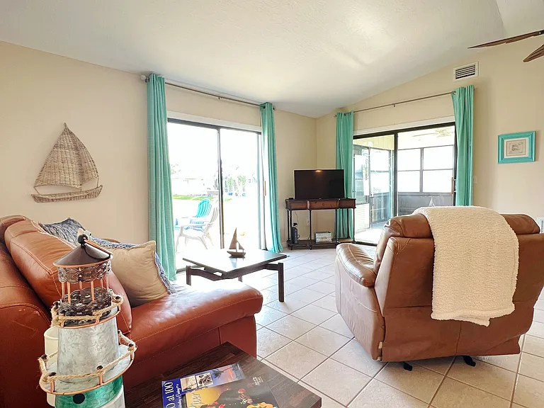 1062 Barber St — Photo 8