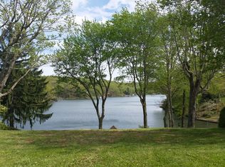 2 Flat Top Rd, Ghent, WV 25843