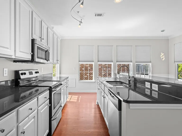2798 Howard Ave #G — Photo 17