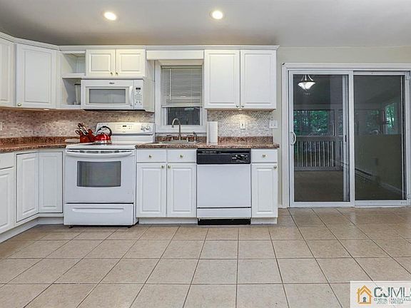 5th image of 29 Northwood Dr