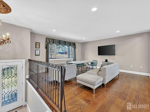 4th image of 2289 Brookside Dr