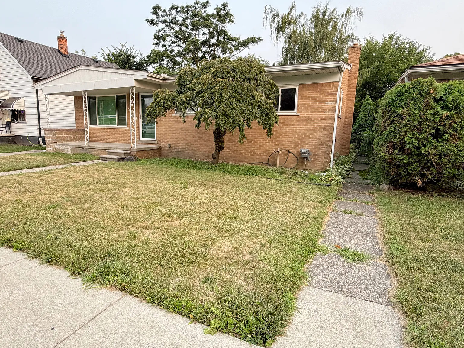3 bed, 1.5 bath, 2608 sqft, $2,000 — Photo 3
