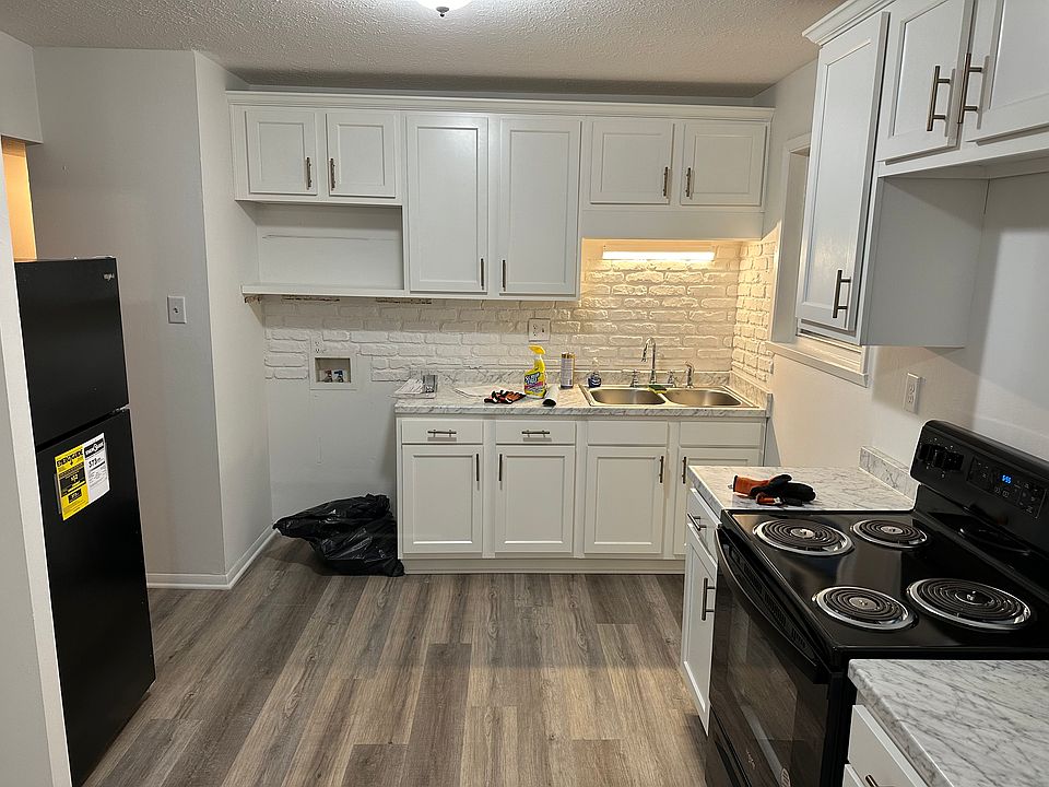 2nd image of 1403 Blackiston View Dr