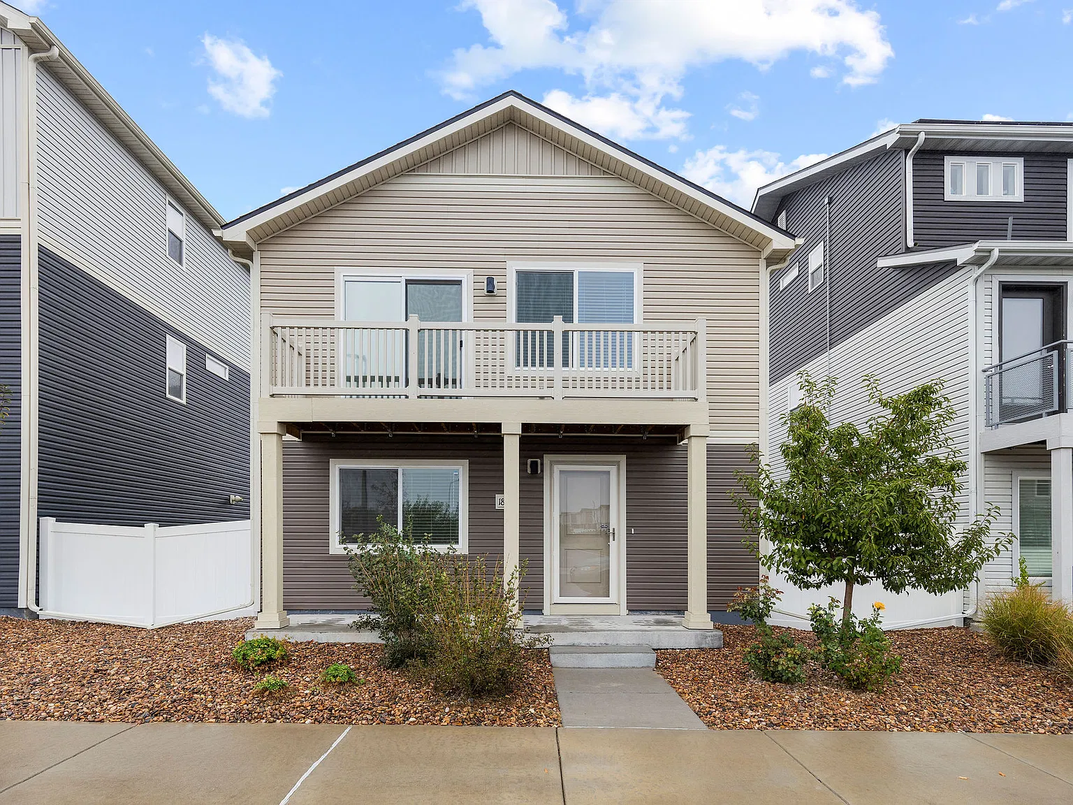 3 bed, 2.5 bath, 1041 sqft, $3,100 — Photo 1