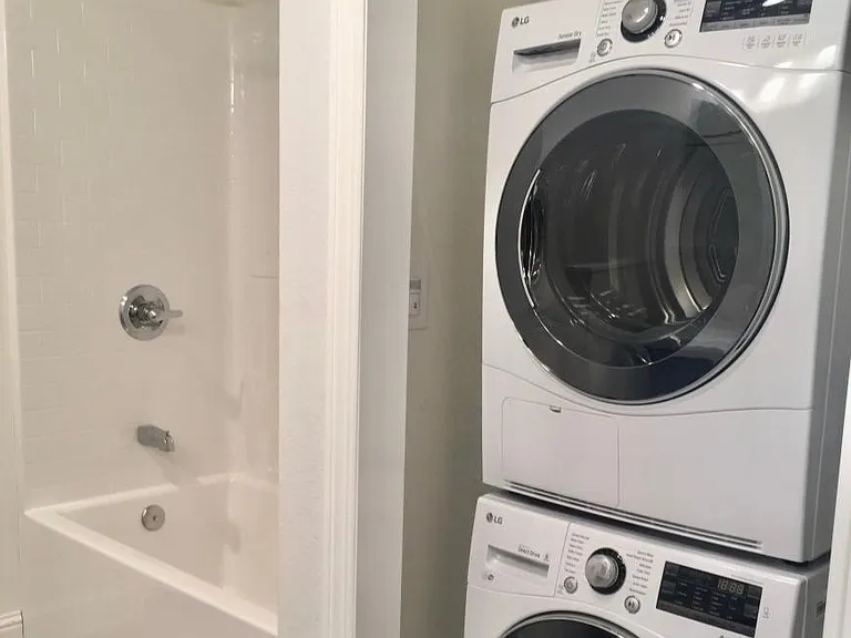 Main Bath - Washer/Dryer & Tub/Shower