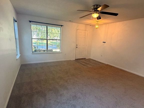 3rd image of 325 Town Pointe Way
