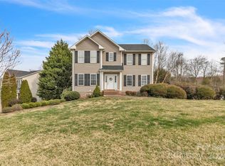 2706 25th St NE, Hickory, NC 28601