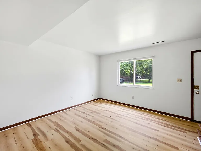 1567 Briarwood Ave — Photo 2