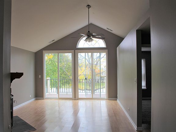 3rd image of 402 Cromwell Cir Unit 2