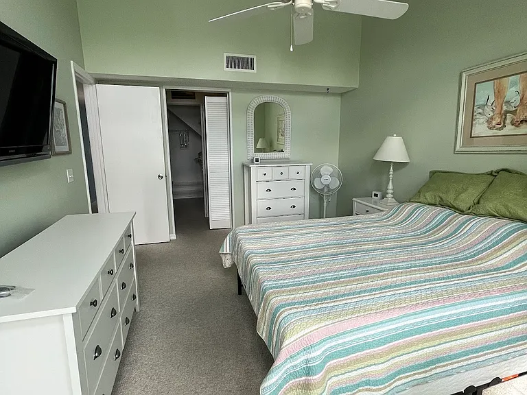 1924 Westminster Cir #6 — Photo 18