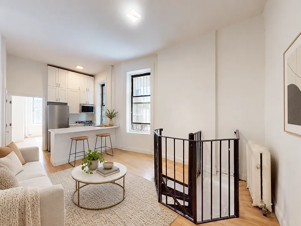 158 W 84th St #1D