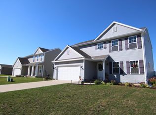 60 Lake Ridge Dr, Mason, MI 48854