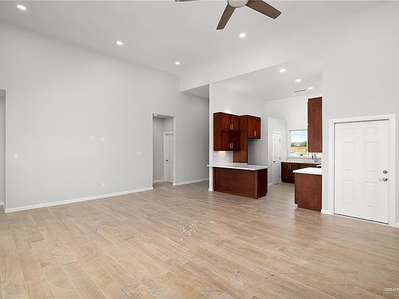 3rd image of 1516 Isabella Grace St