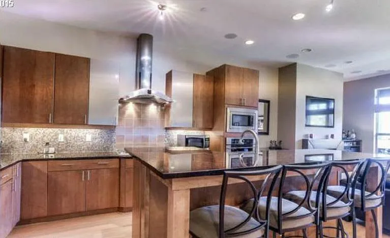 10175 SW Morrison St — Photo 3
