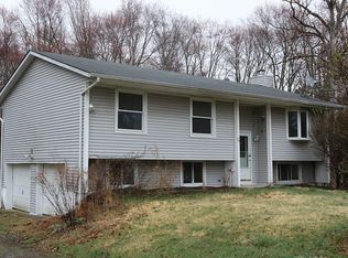 17 Roosevelt Rd, Hyde Park, NY 12538