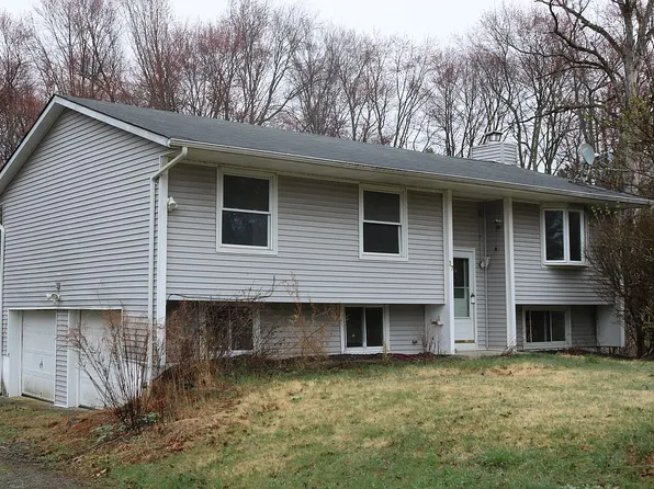 17 Roosevelt Rd, Hyde Park, NY 12538