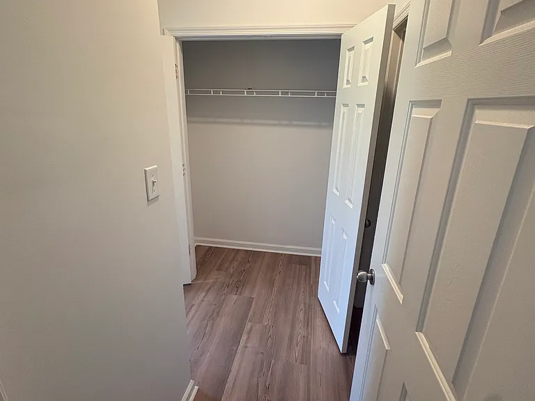 310 Riverbend Dr #1E — Photo 3