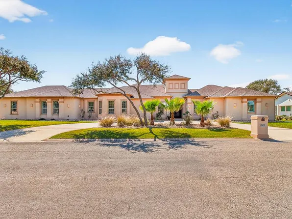 301 Olympic Dr, Rockport, TX 78382
