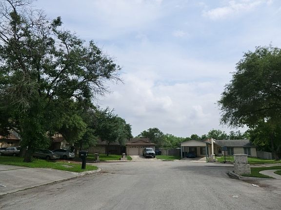 4th image of 2810 Lake Emerald St