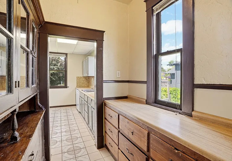 1011 E Augusta Ave — Photo 11