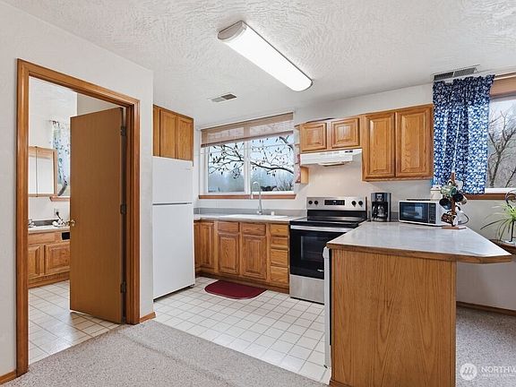 5th image of 41 W Pyramid Ct.