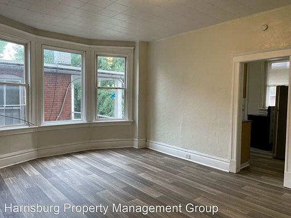 3rd image of 230 Woodbine St APT 4