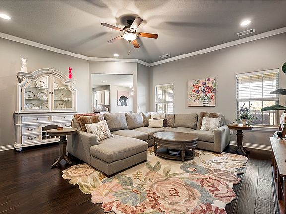 3rd image of 688 Olivia Ln