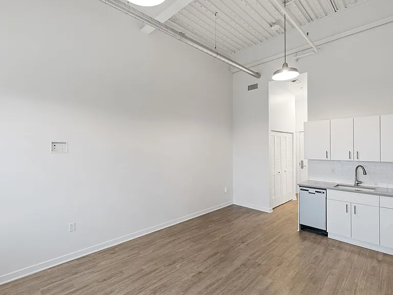 501 S Capitol Ave — Photo 6