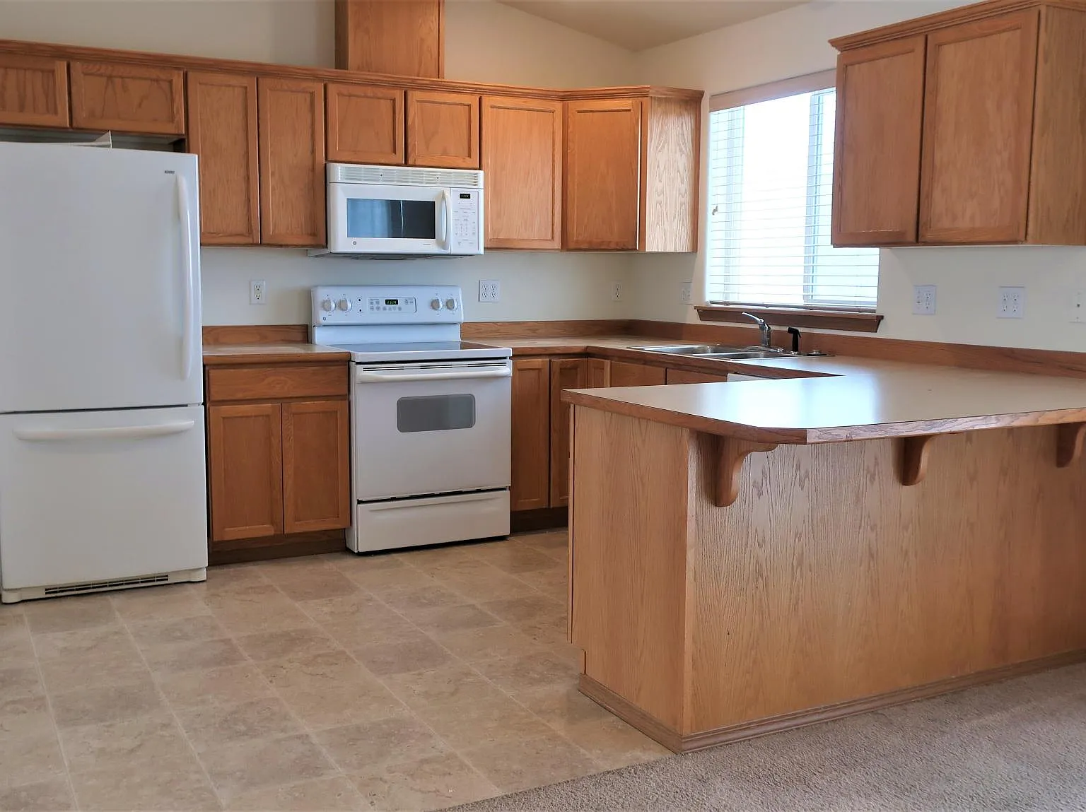 3 bed, 1318 sqft, $2,450 — Photo 3