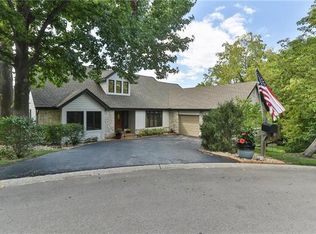 613 Aspen Ridge Ct, Town And Country, MO 63017