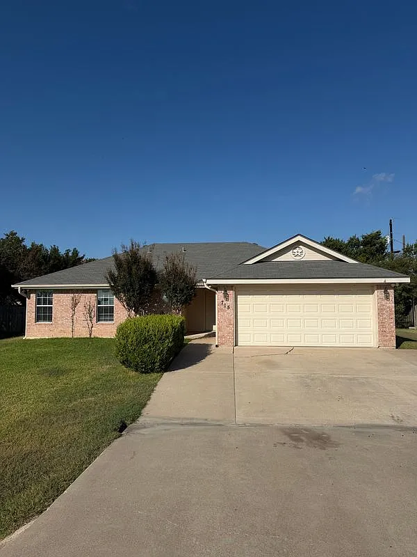 3 bed, 2.0 bath, 1344 sqft, $1,600 — Photo 3