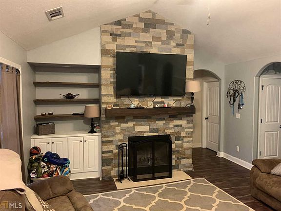 2nd image of 1625 Deer Creek Ln