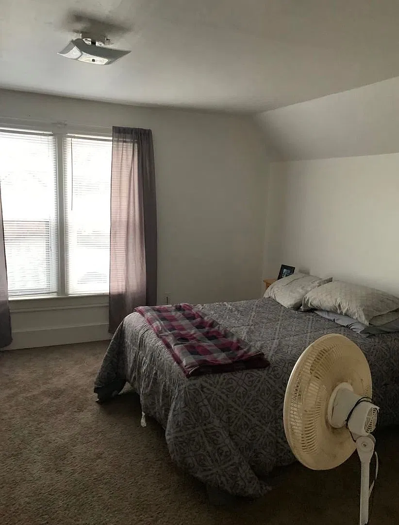 3 Bedroom 1 Bath — Photo 2