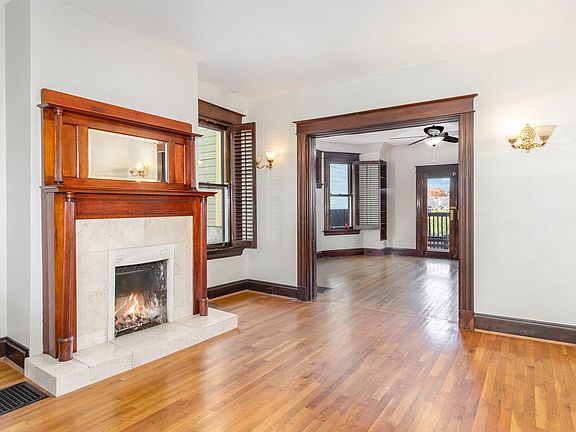 3rd image of 1030 Vine St
